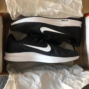 NWT NIKE WOMENS DOWNSHIFTER